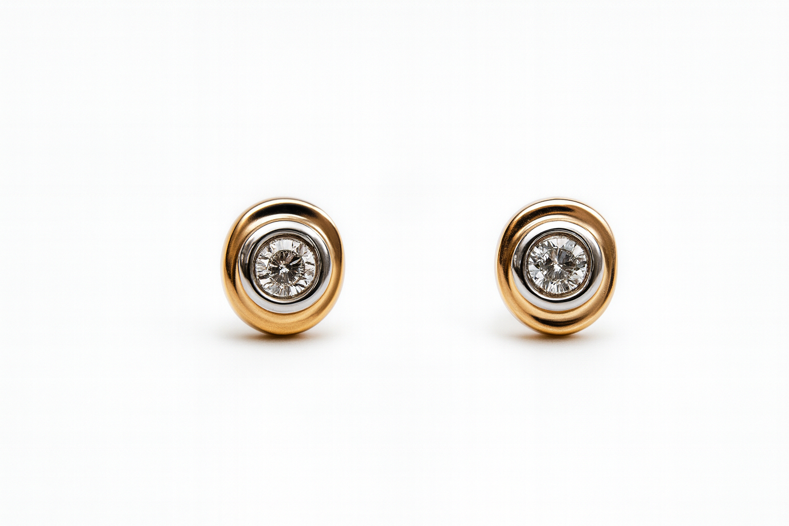 Beautiful 18 Kt Gold  Natural Diamond Earing